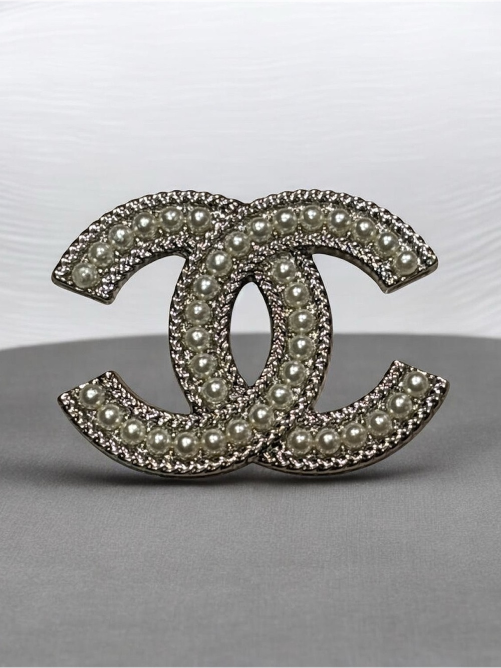 CHANEL Pearl CC Crystal Rim Silver Metal Brooch Pin Classic Style 2018